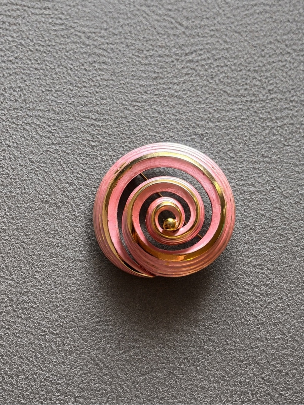 Vintage Goldtone And Pink Swirl Spiral Shell Brooch - Picture 1 of 3